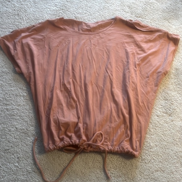 Lululemon Women’s Cold Shoulder Renew The Day Short Sleeve with Drawstring - Picture 2 of 3